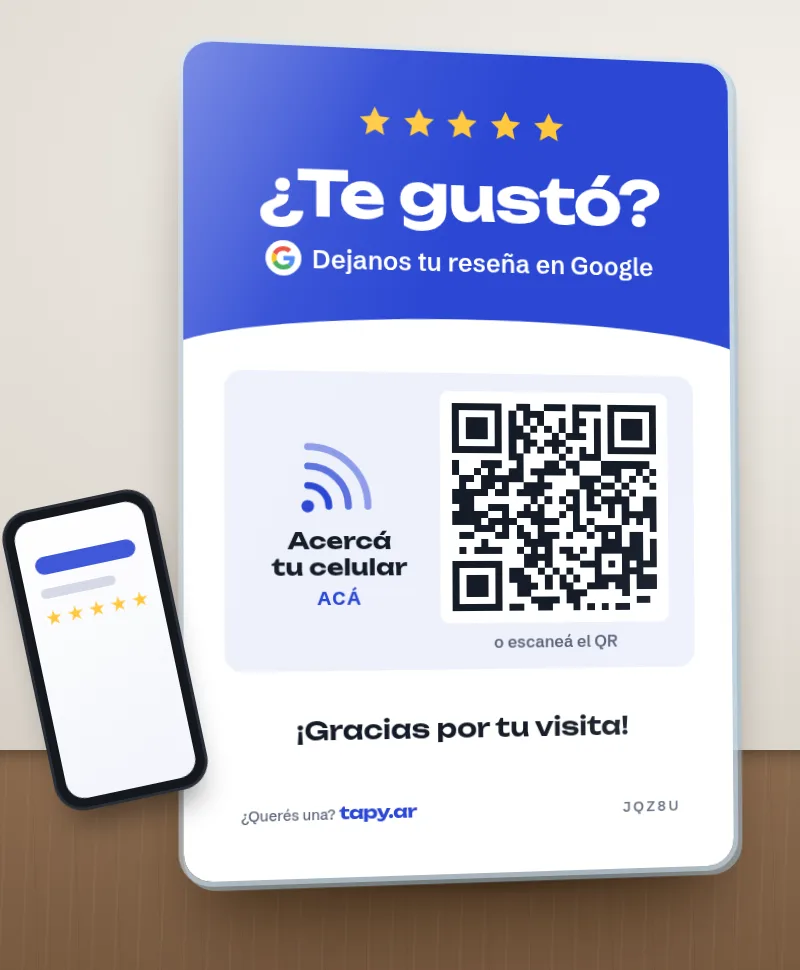 Placa Tapy de acrílico sobre un mostrador, con QR y zona para acercar el celular